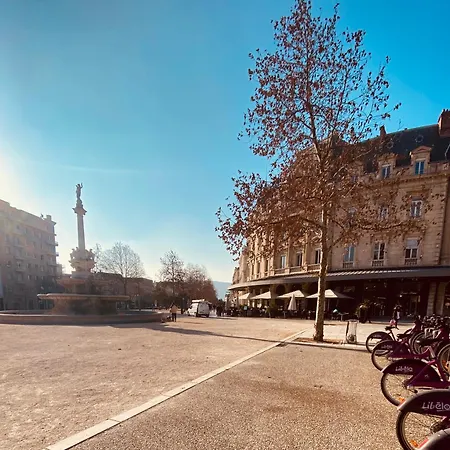 Centre De Valence Face A La Gare